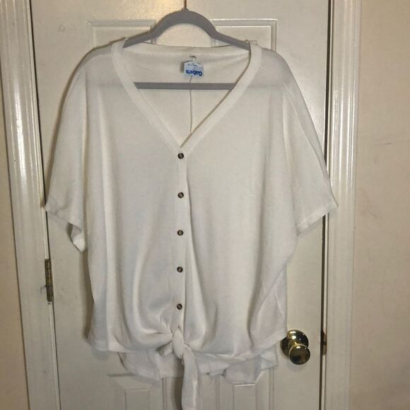 NWT Women's White V-Neck Button Down Half Sleeves Top Size XXL - Picture 1 of 4